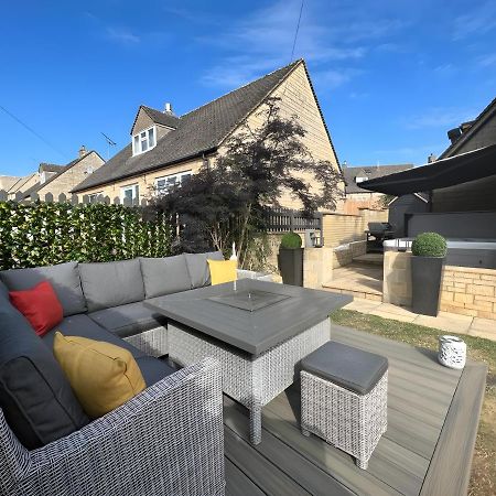 Luxurious 4 Bedroom Home In The Heart Of The Cotswolds With Hot Tub! Stow-on-the-Wold Esterno foto