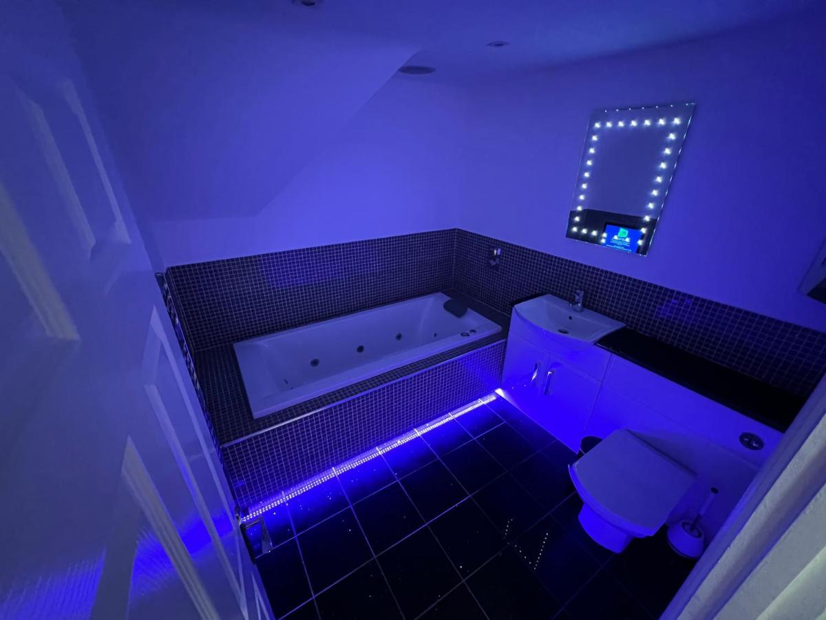 Luxurious 4 Bedroom Home In The Heart Of The Cotswolds With Hot Tub! Stow-on-the-Wold Esterno foto