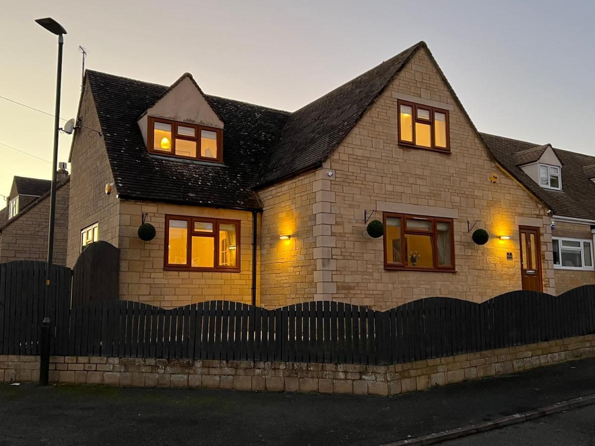Luxurious 4 Bedroom Home In The Heart Of The Cotswolds With Hot Tub! Stow-on-the-Wold Esterno foto