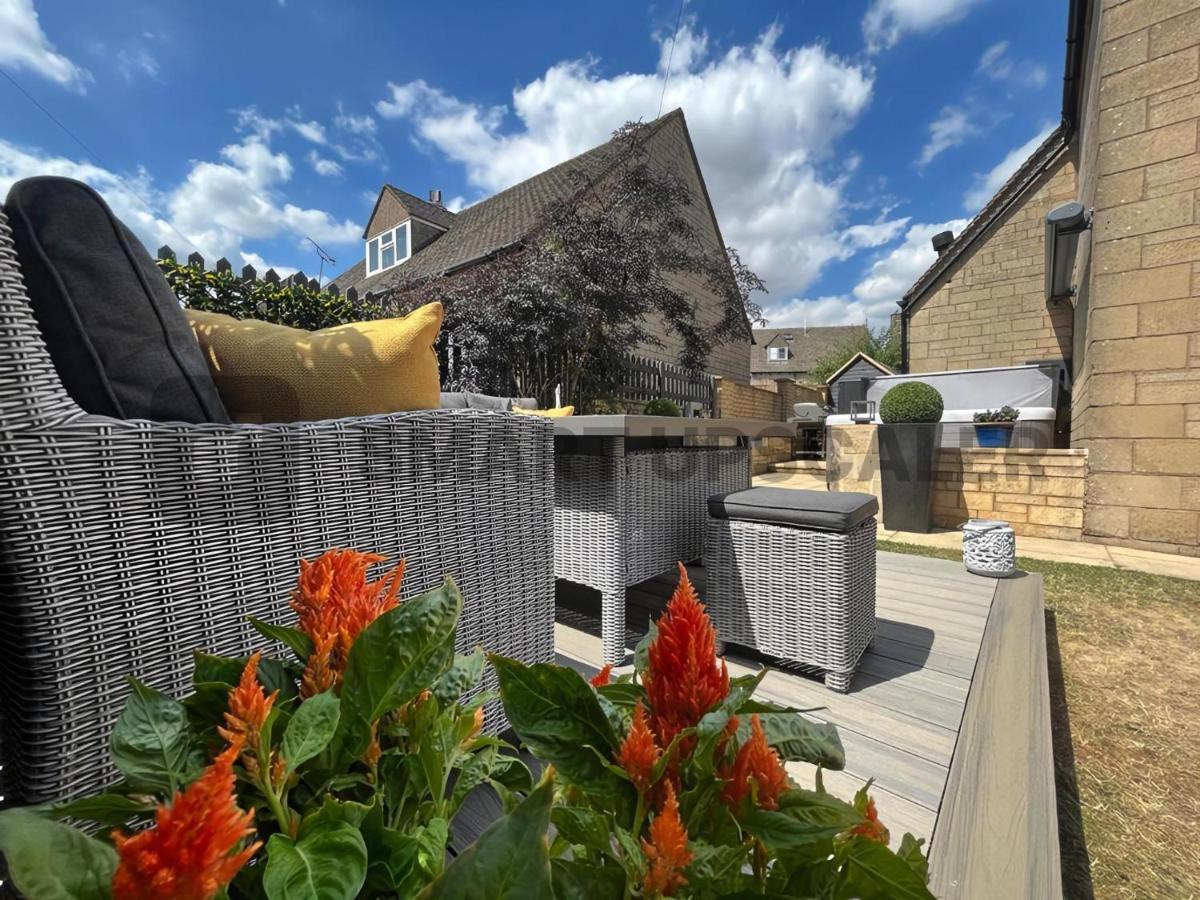 Luxurious 4 Bedroom Home In The Heart Of The Cotswolds With Hot Tub! Stow-on-the-Wold Esterno foto